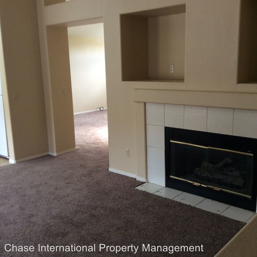 Building Photo - 5865 W Brookdale Dr
