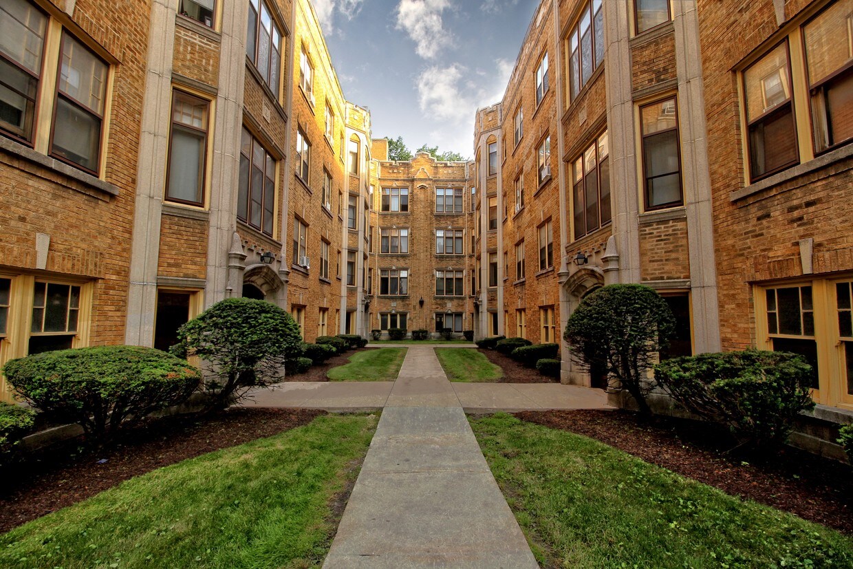 Primary Photo - 2253 W 111th St