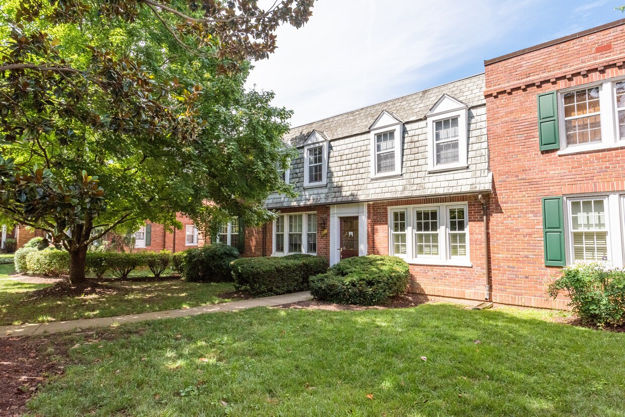 1732 Queens Lane - 1732 N Queens Ln