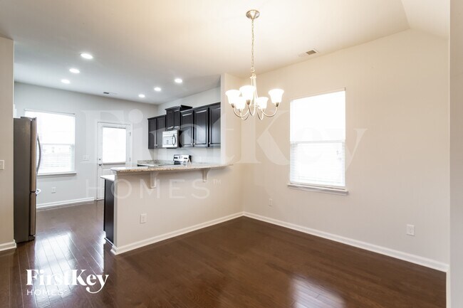 Foto del edificio - 328 Cantley Ct