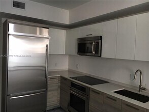Building Photo - 1300 Brickell Bay Dr