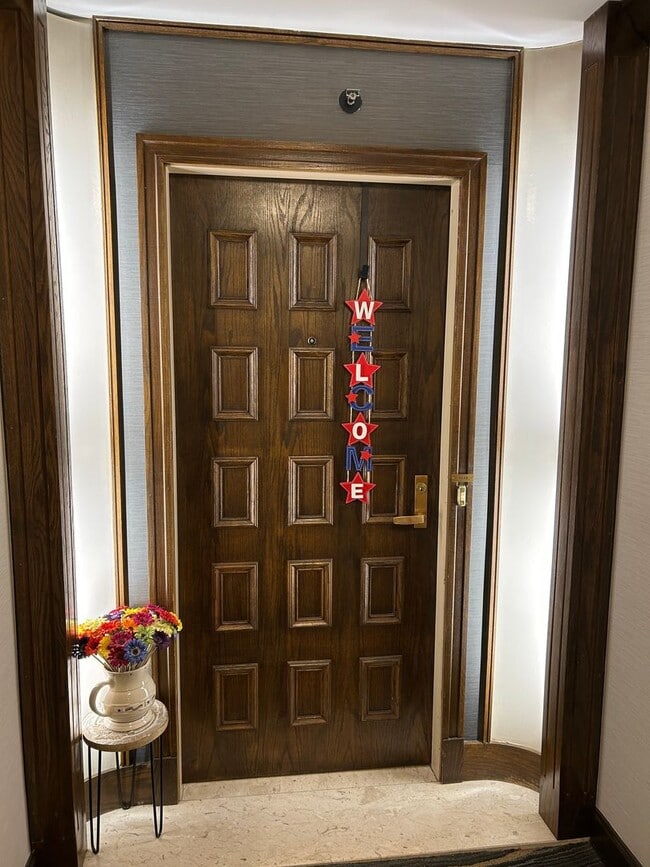 Foto del edificio - Have It All in Crystal City: Spacious, Stylish & Steps From Everything!