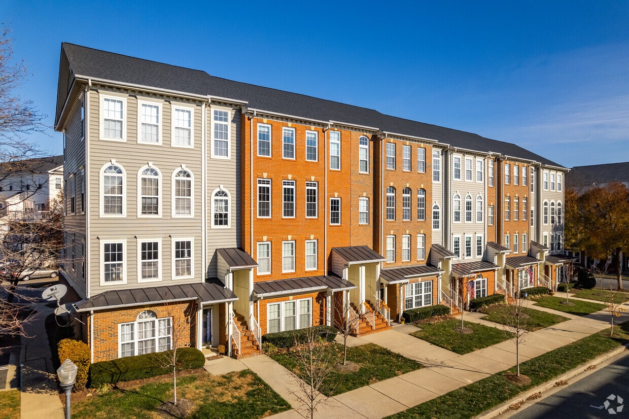 301 Cross Green St - Cross Green Condominiums