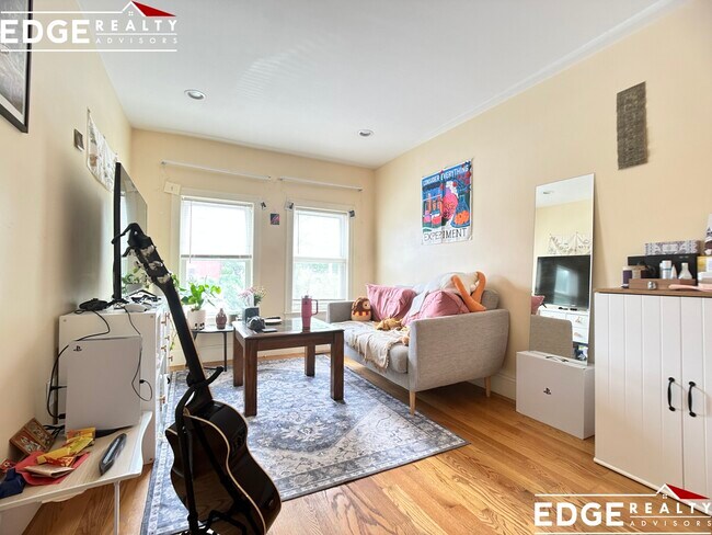 Foto del edificio - 19 Chestnut Hill Ave