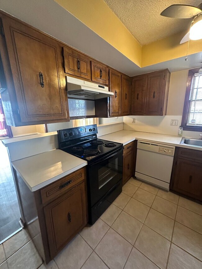 Foto del edificio - 743 Leicester Dr