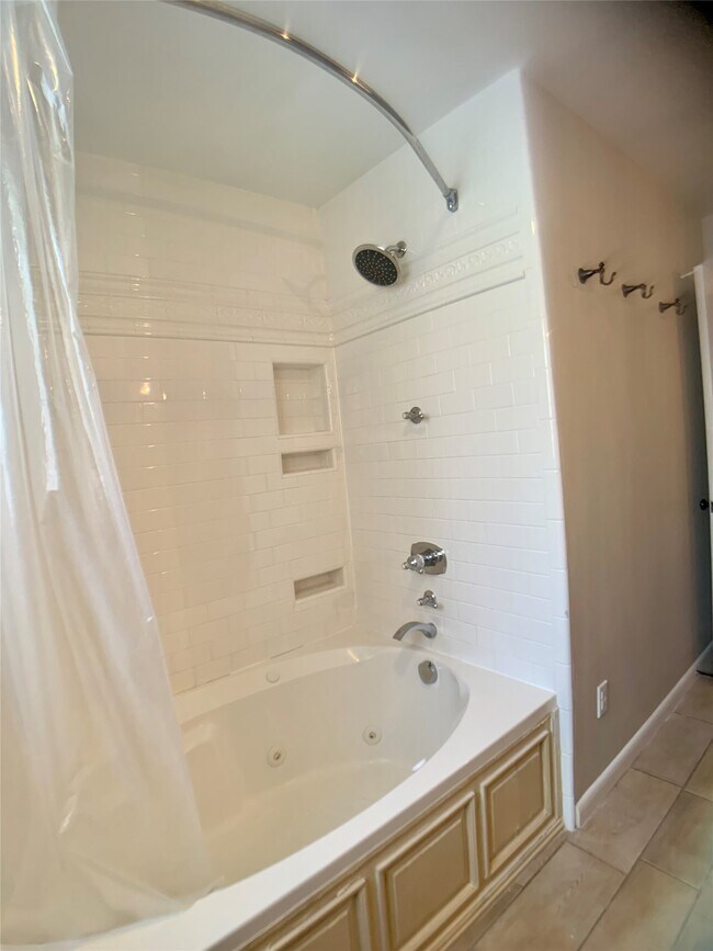 Foto del edificio - 9634 Fairdale Ln