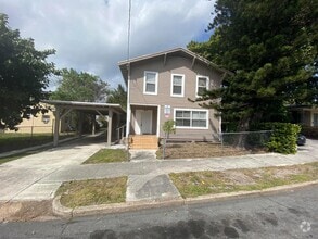 Building Photo - 817 7th St