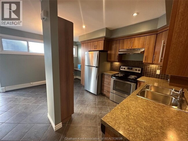 Building Photo - 200 Emma St