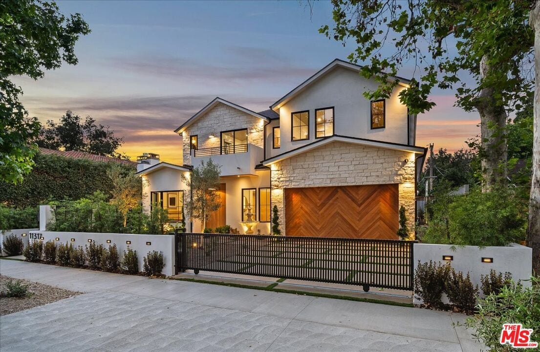 Foto principal - 11317 Valley Spring Ln