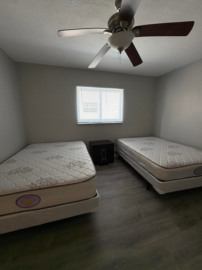 Building Photo - 102 Stratford H