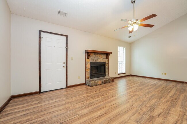 Building Photo - 116 Adrian Dr