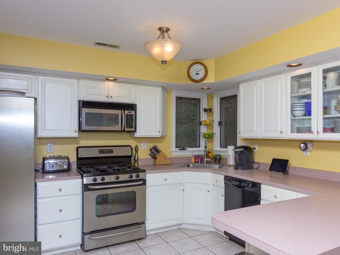 Foto principal - 296 W Upper Ferry Rd