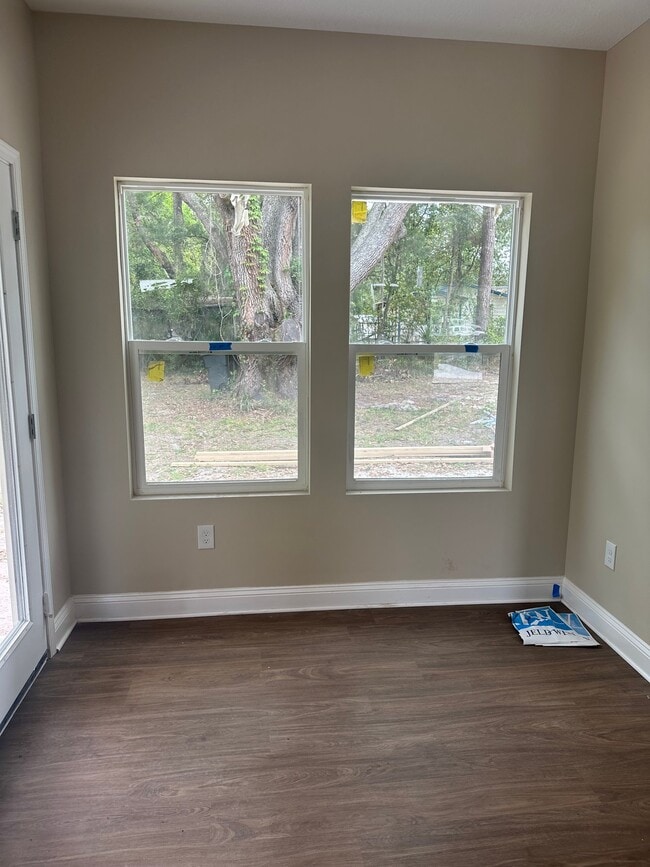 Foto del edificio - 2247 Parkin Rd