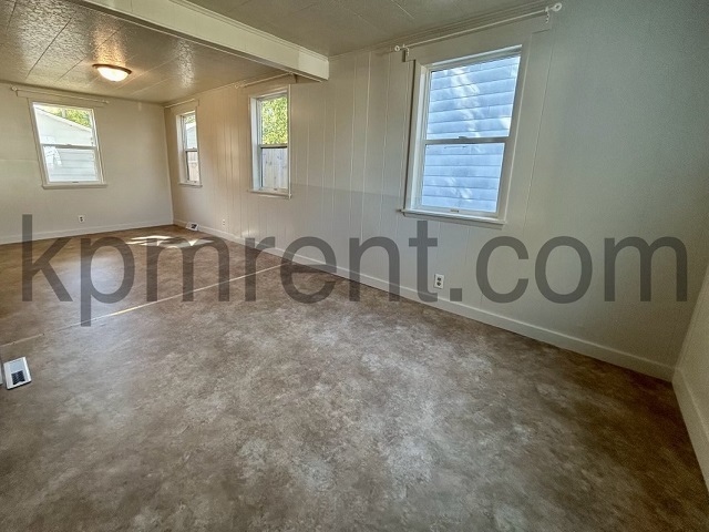 Building Photo - 605 10th Ave SW