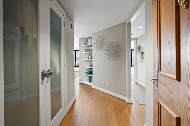 Photo - 1080 Wisconsin Ave NW House