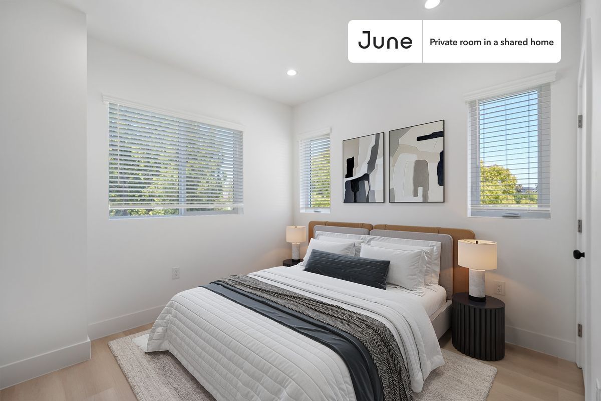 Foto principal - Private bedroom in 4 bed/3 bath Home