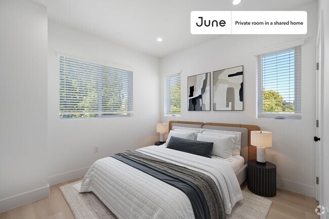 Building Photo - Private bedroom in 4 bed/3 bath Home