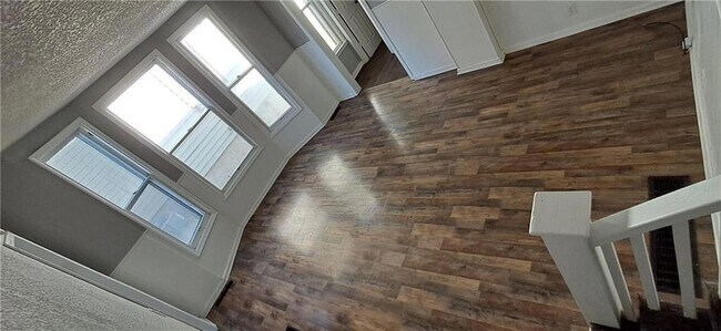 Foto del edificio - 2418 Jules St