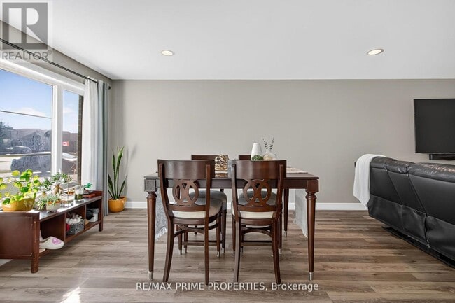 Building Photo - 110 Moonstone Cres