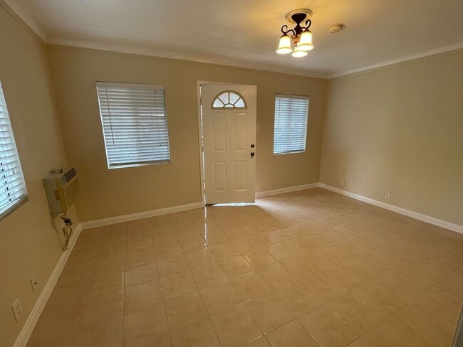 Foto del edificio - 317 N Coronado St