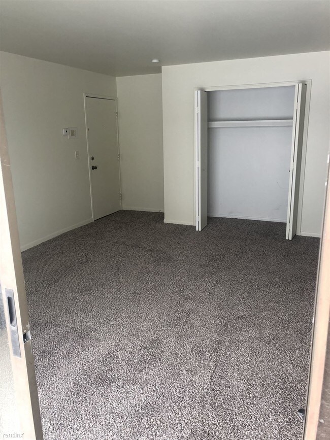 Building Photo - 1 br, 1 bath  - Dover Glen Condominuims