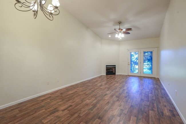Building Photo - 176 S. Austin Springs Road Unit 11