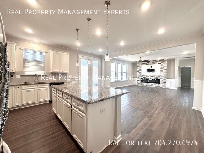 Building Photo - 385 Winding Oaks Ln SE