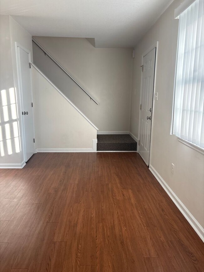 Building Photo - Spacious & Convenient on Myrtlewood!
