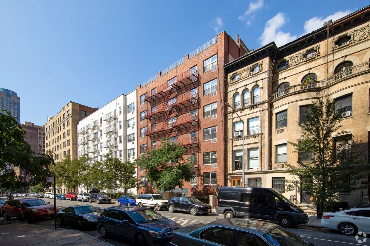 225 W 70th St New York, NY 10023 - 225 W 70th St