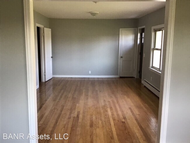 Building Photo - 4 br, 1.5 bath House - 541 Buckelew Ave