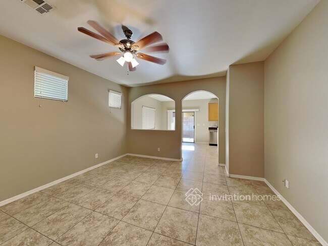 Building Photo - 343 S Travis