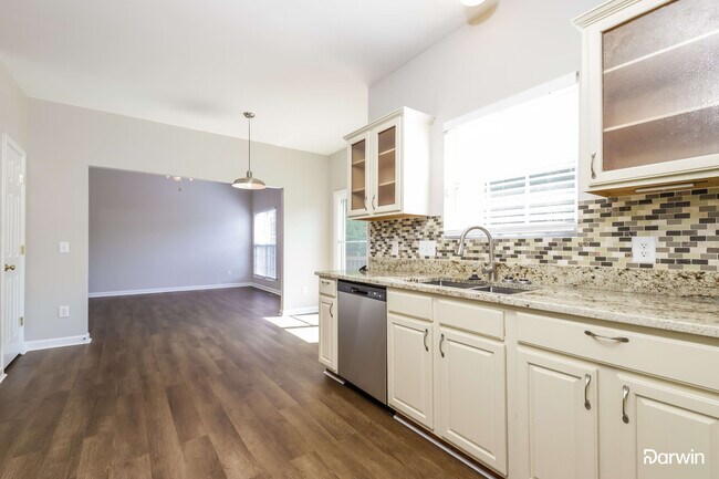 Building Photo - 3095 Canterbury Park Dr