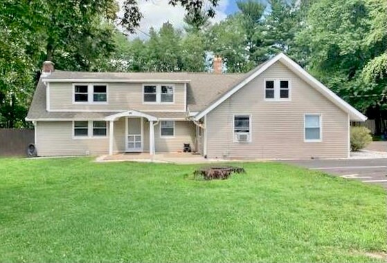 Frente de la propiedad - 360 Pleasant Valley Rd