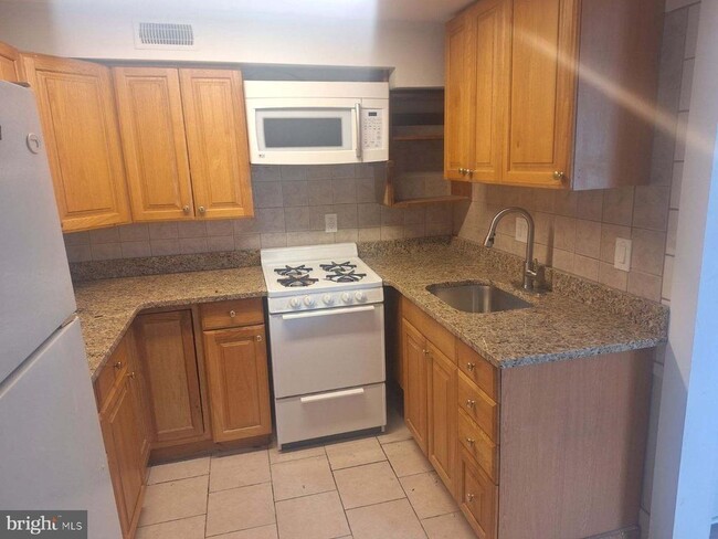 Foto del edificio - 201-UNIT Chester Ave