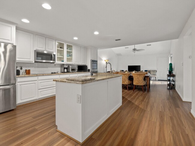 Foto del edificio - 6504 Lago Vista Dr
