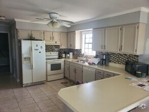 Building Photo - 222 Bristol Ct