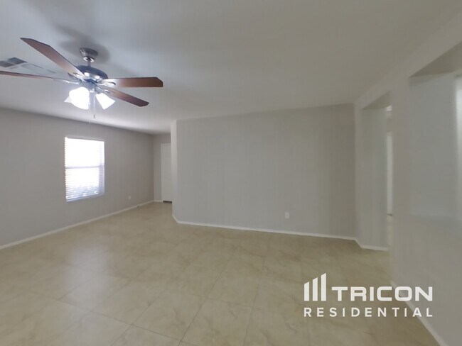 Foto del edificio - 11800 W Bloomfield Rd