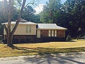 Building Photo - 985 Ryecroft Rd