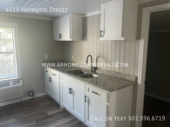 Foto del edificio - 4515 Haywood St