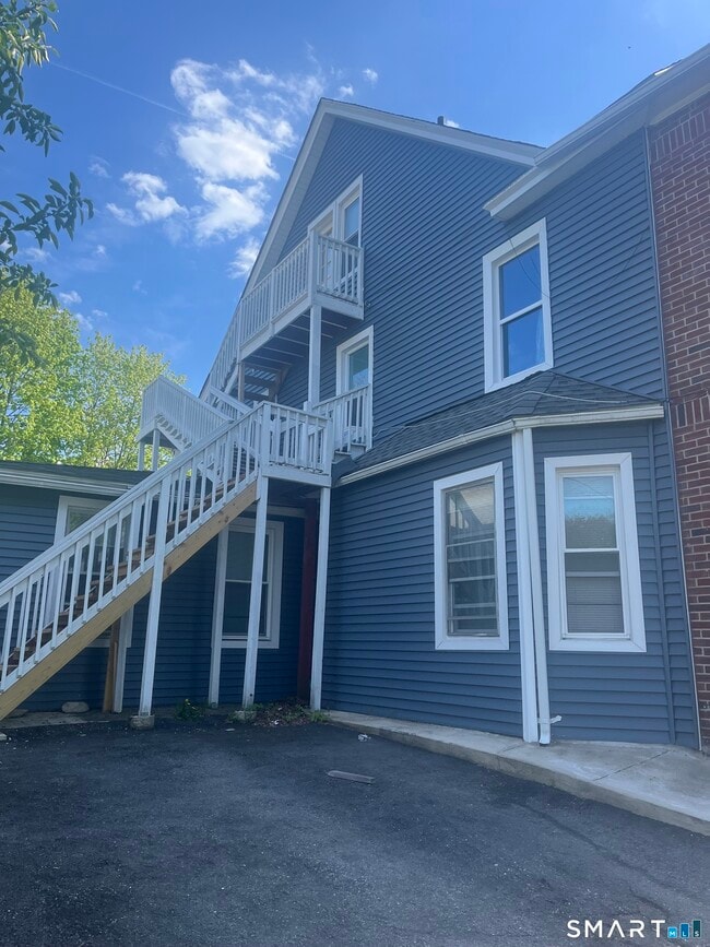 Building Photo - 23 Highland Ave