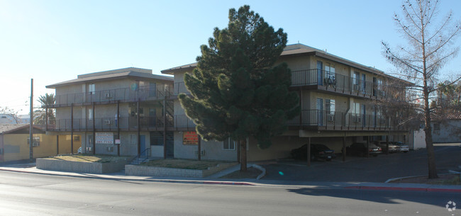 Building Photo - Allen's Courtyard Apartments
