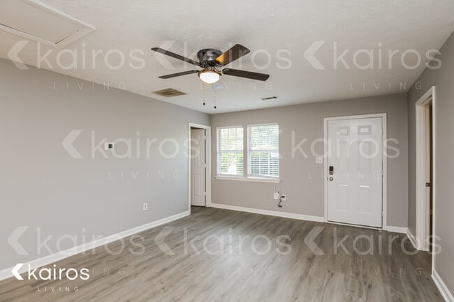 Building Photo - 105 Deer Pkwy