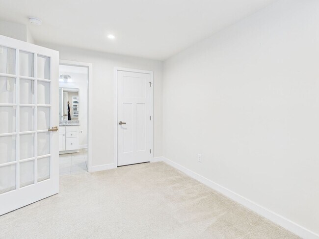 Building Photo - 428 Crofton Village Terrace