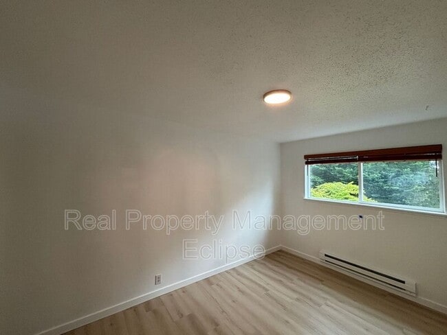 Building Photo - 15548 27th Ave NE