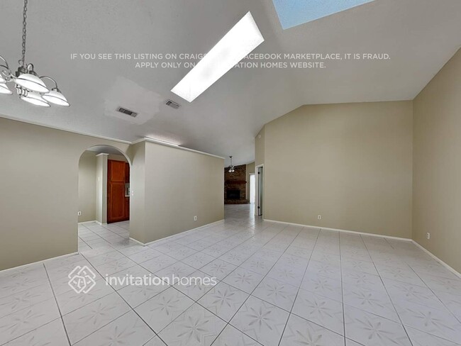Building Photo - 1369 Tindaro Dr