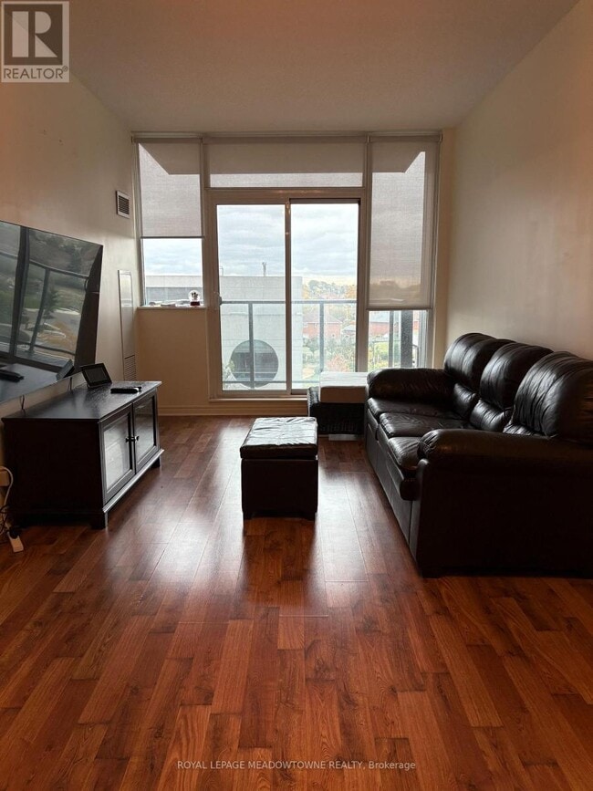 Photo du bâtiment - 339 Rathburn Rd W