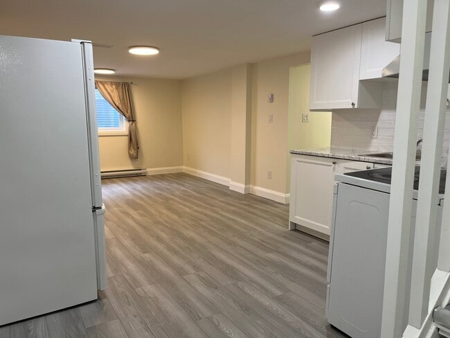 Building Photo - 944 Fairlawn Av