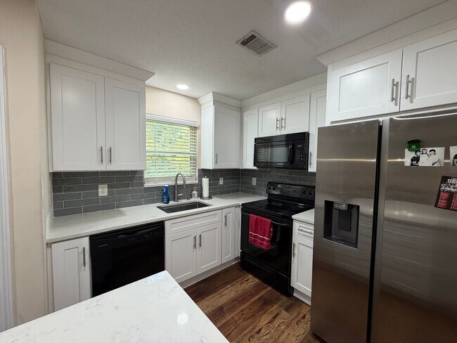 Foto del edificio - BRIDGEWATER HOME! LEASING FOR JULY 2026! 1/2 Off Deposit!
