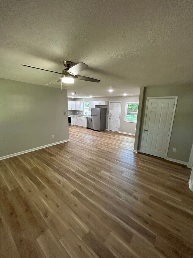 Foto del edificio - 3 bed / 1 bath House For Rent!