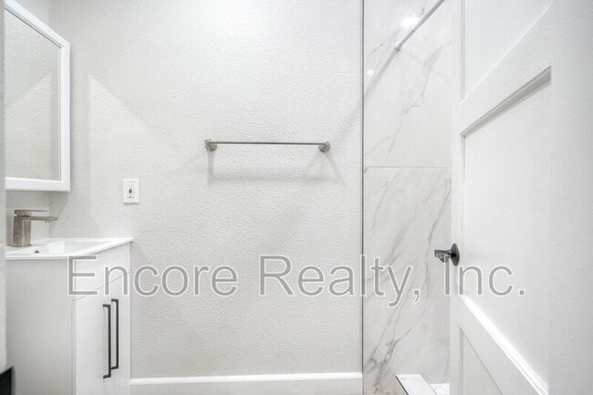 Building Photo - 303 3rd Ave